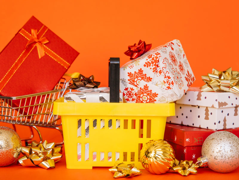 What to Put in A Holiday Gift Basket: Top 20 Gift Ideas 2023