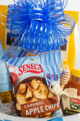 Luxury Rosh Hashanah Moscato Fruit & Chocolate Dipped Gift Basket 2